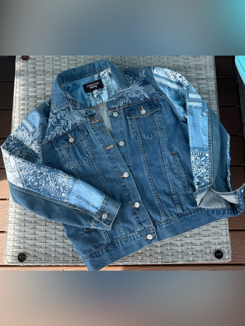 Johnny Was Embroidered Denim Jacket w/silky fabric sleeve overlay Size Small